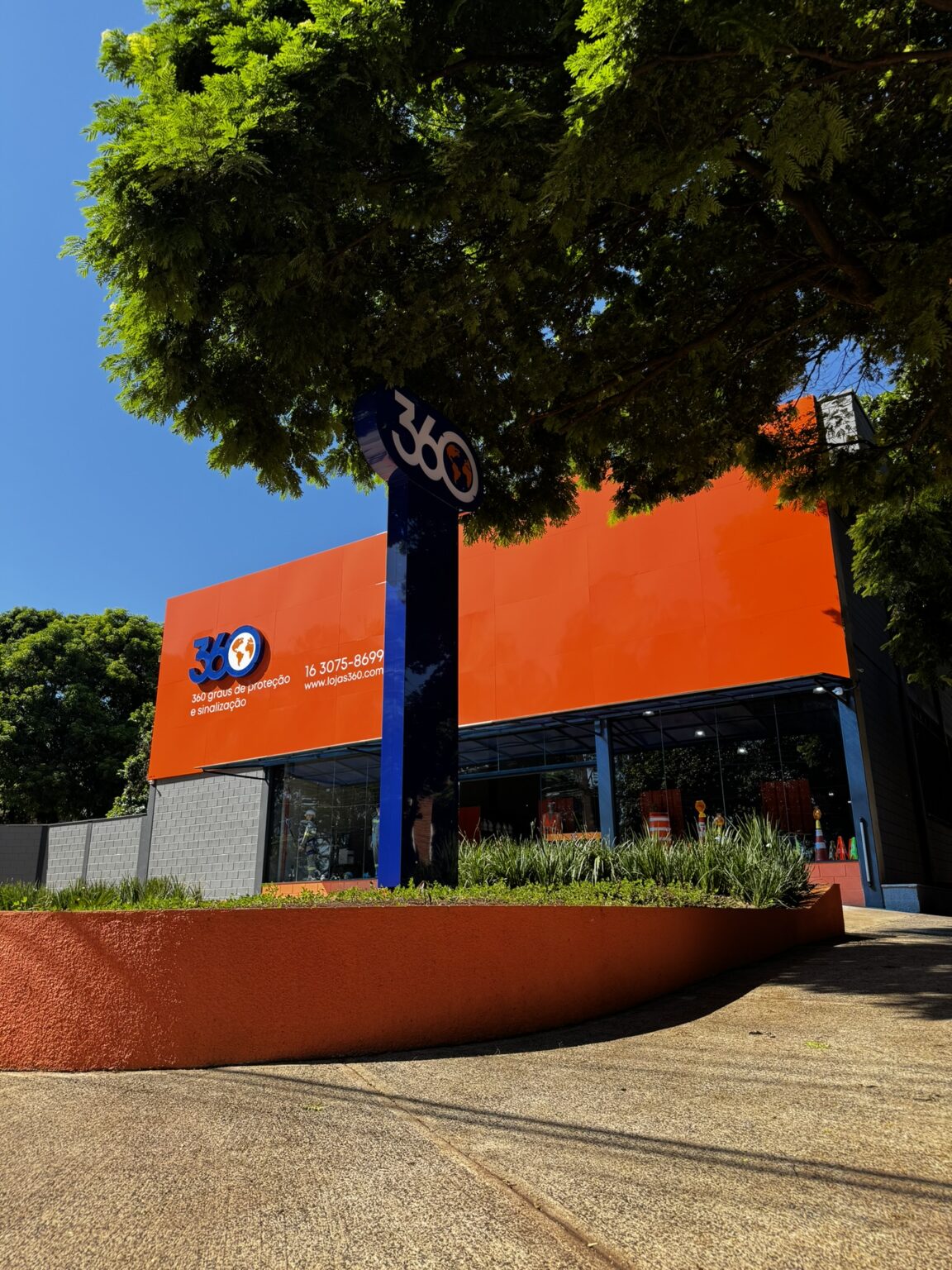 Totem, Letreiro e Revestimento ACM